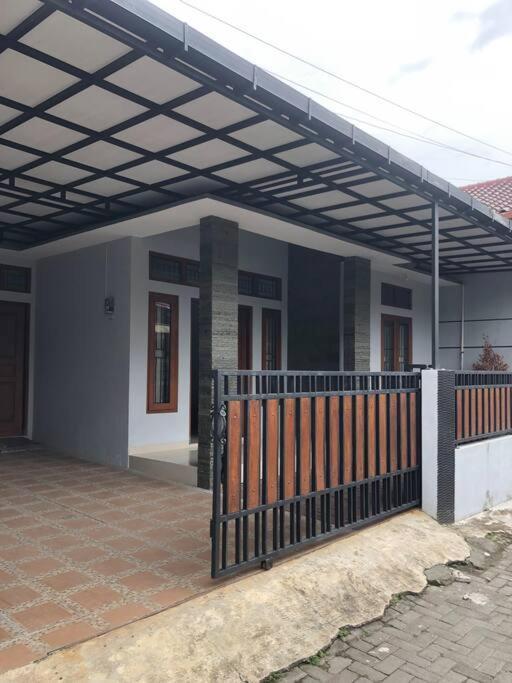 Richandy House - 3 Bedroom Full Ac & Hot Water Kejayan Zewnętrze zdjęcie